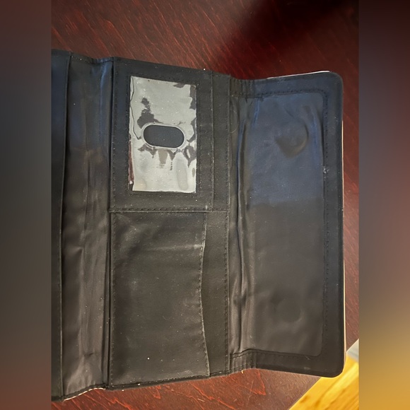 Kenneth Cole Reaction Wallet - Picture 8 of 8